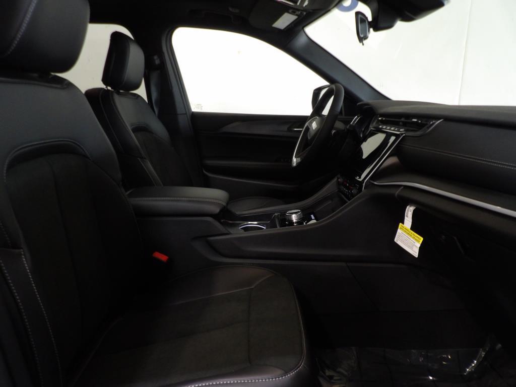 new 2025 Jeep Grand Cherokee car, priced at $40,710