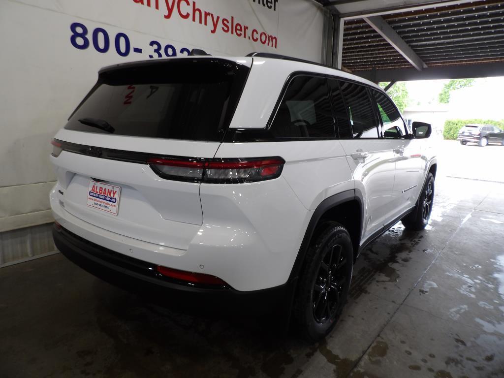 new 2025 Jeep Grand Cherokee car, priced at $40,710