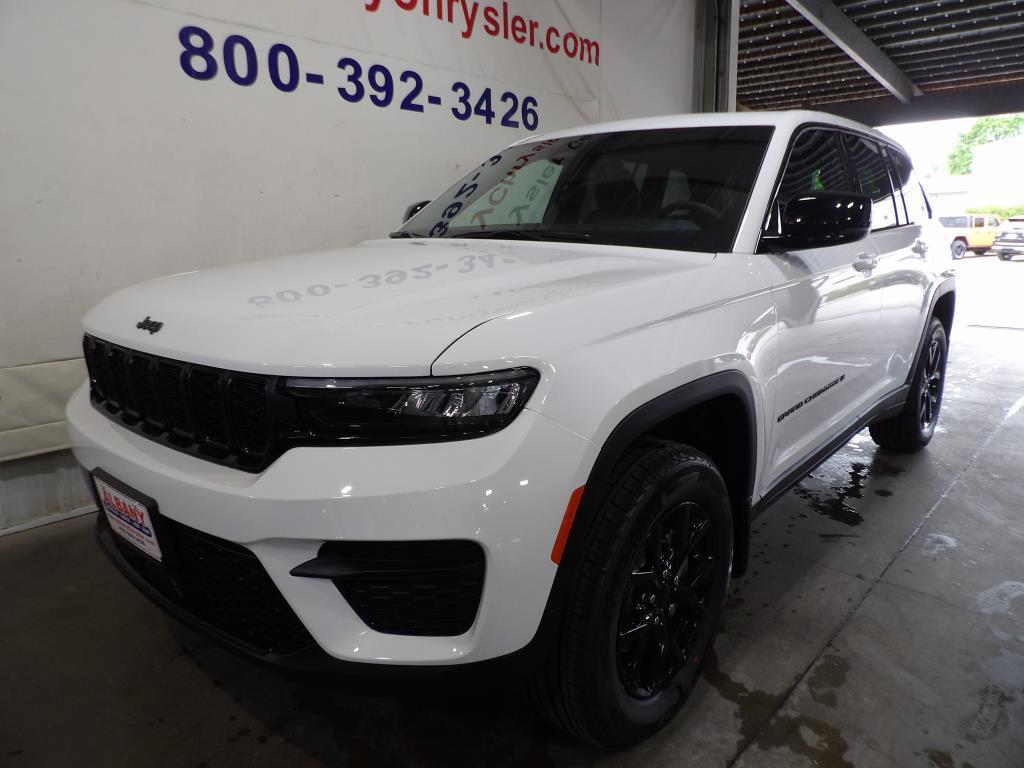 new 2025 Jeep Grand Cherokee car, priced at $40,710