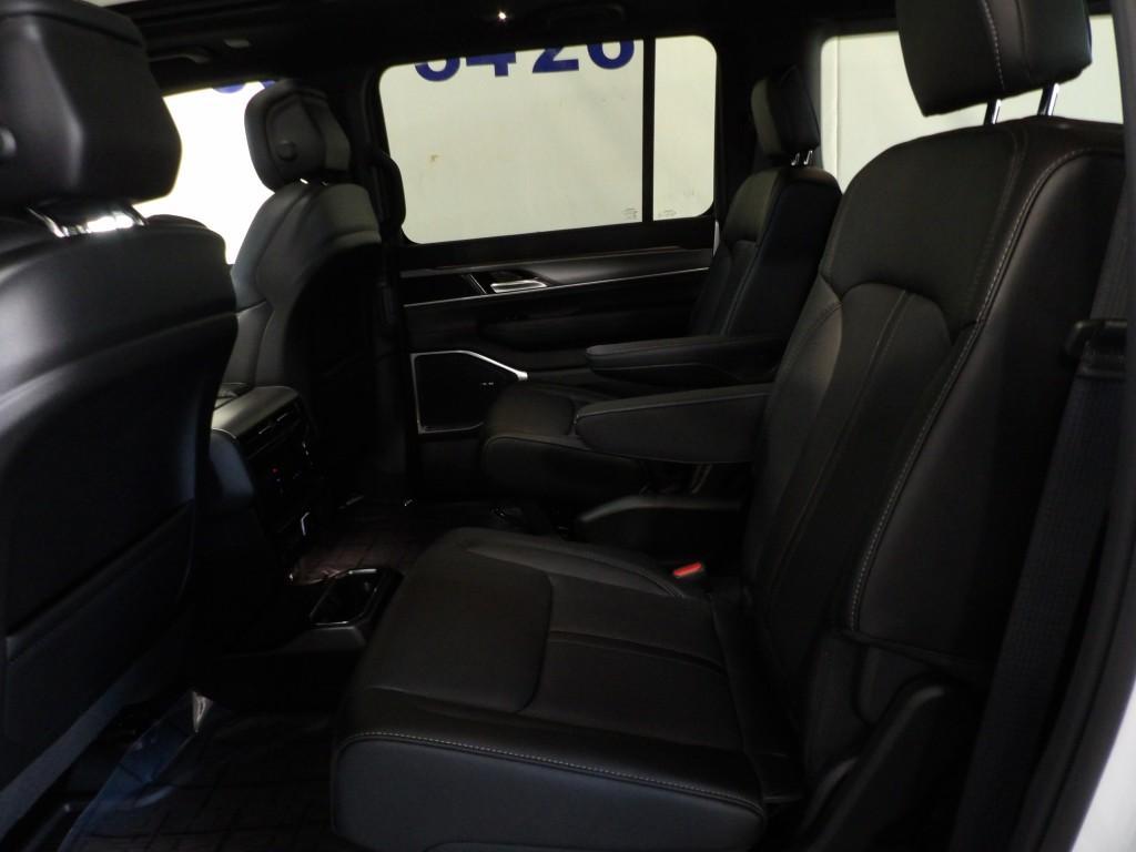 new 2025 Jeep Wagoneer car