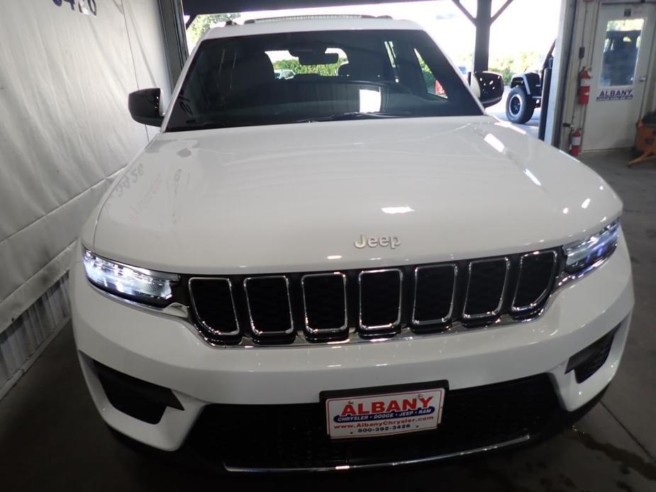 new 2025 Jeep Grand Cherokee car, priced at $42,370