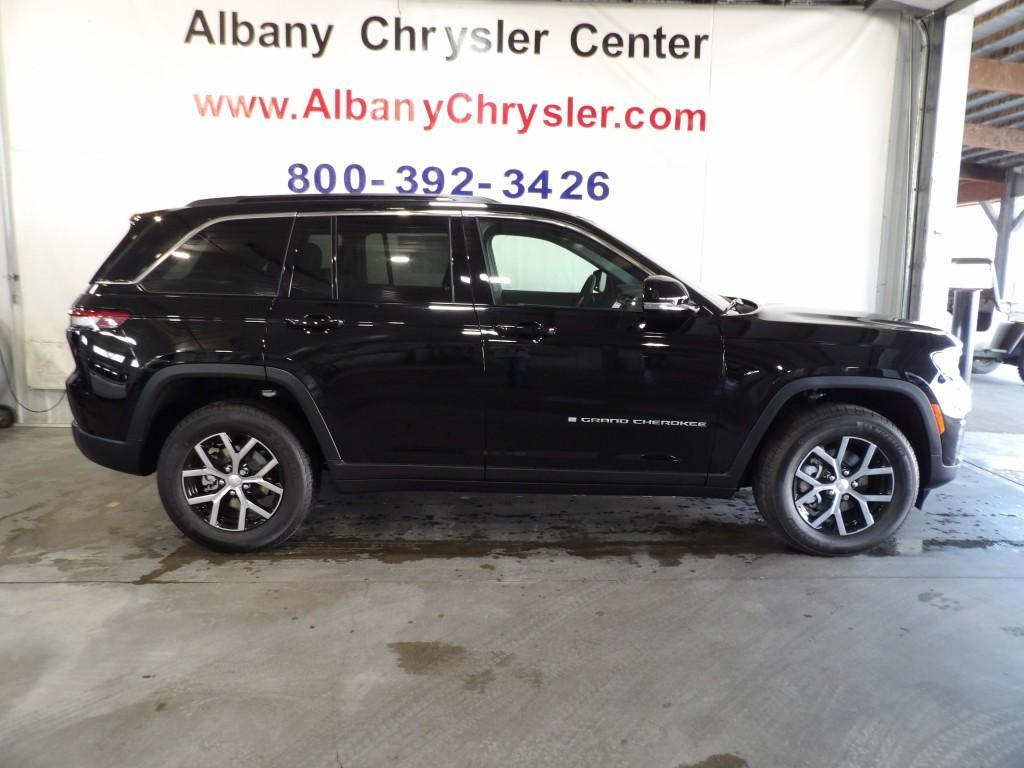 new 2025 Jeep Grand Cherokee car, priced at $51,005