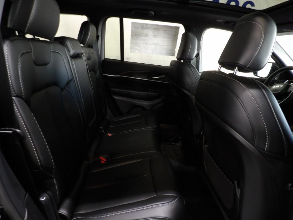 new 2025 Jeep Grand Cherokee car, priced at $51,005