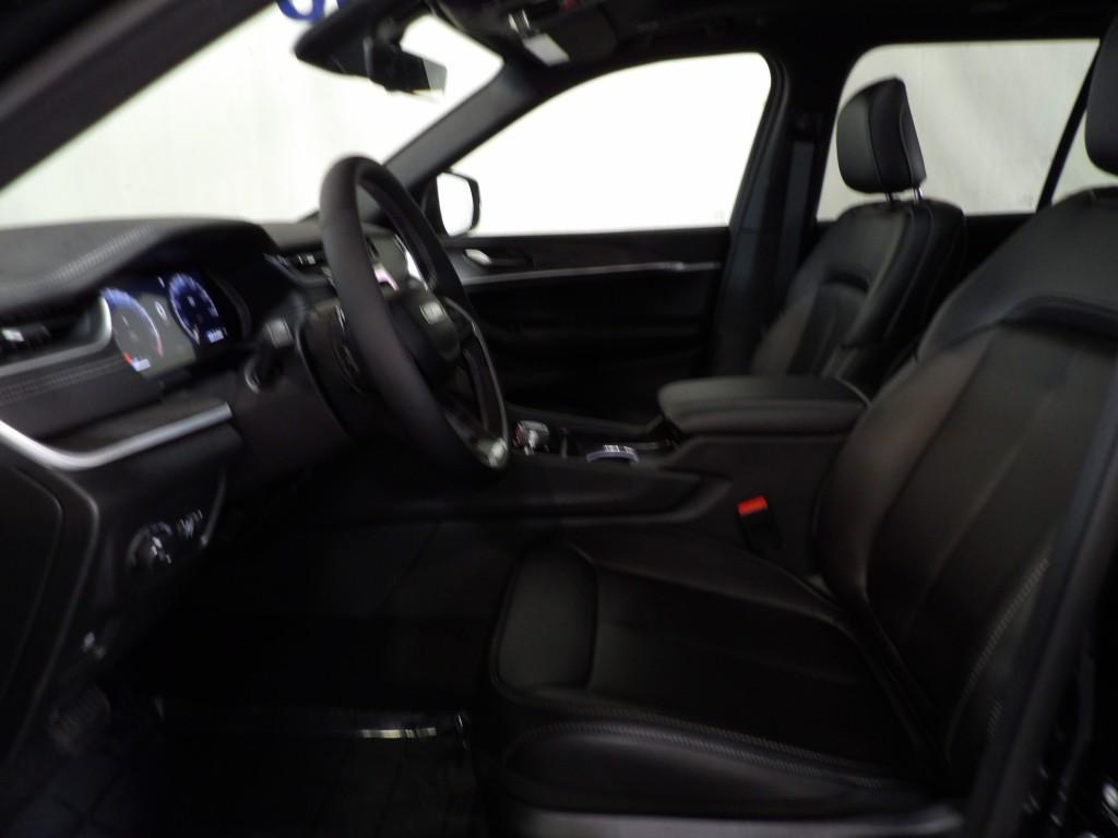 new 2025 Jeep Grand Cherokee car, priced at $51,005