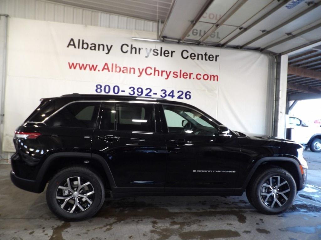 new 2025 Jeep Grand Cherokee car, priced at $44,796