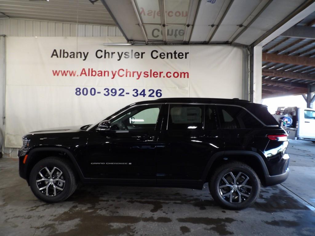 new 2025 Jeep Grand Cherokee car, priced at $46,276