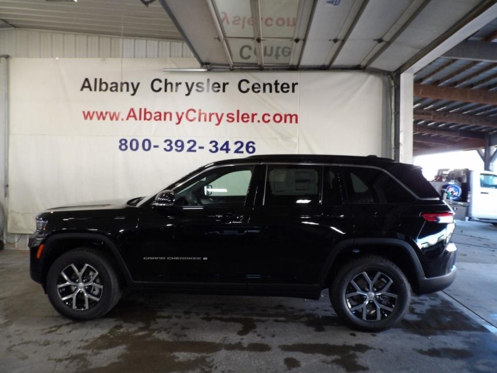 new 2025 Jeep Grand Cherokee car, priced at $44,796