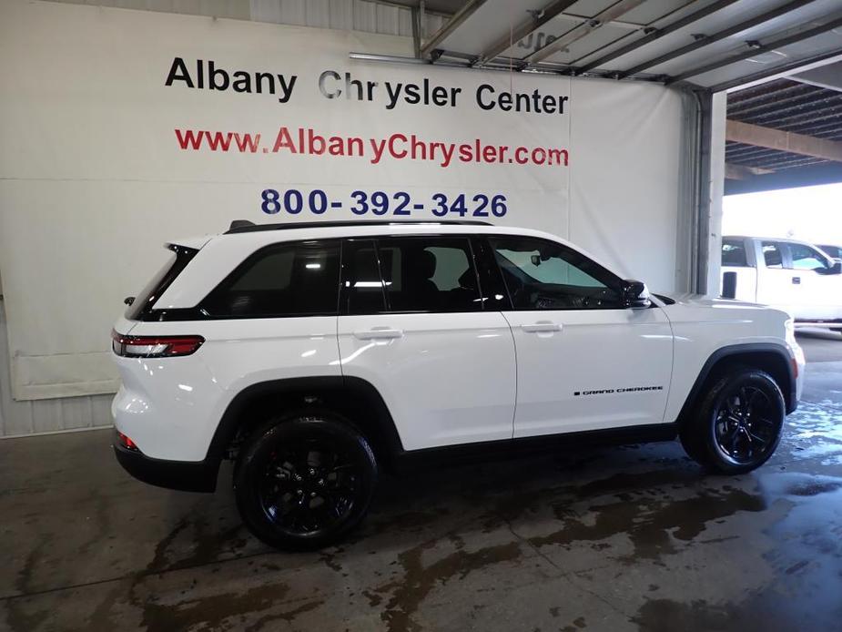 new 2024 Jeep Grand Cherokee car, priced at $44,224