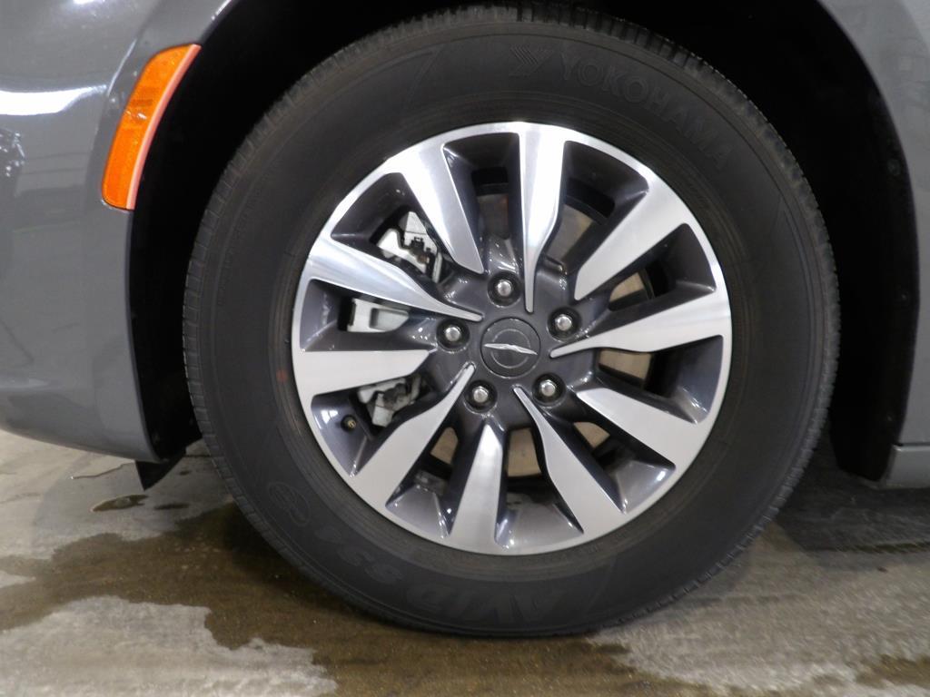 used 2022 Chrysler Pacifica Hybrid car