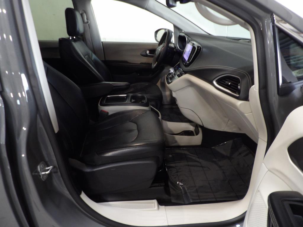 used 2022 Chrysler Pacifica Hybrid car