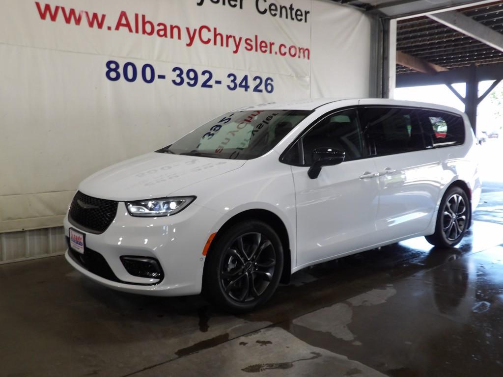 new 2026 Chrysler Pacifica car, priced at $42,684