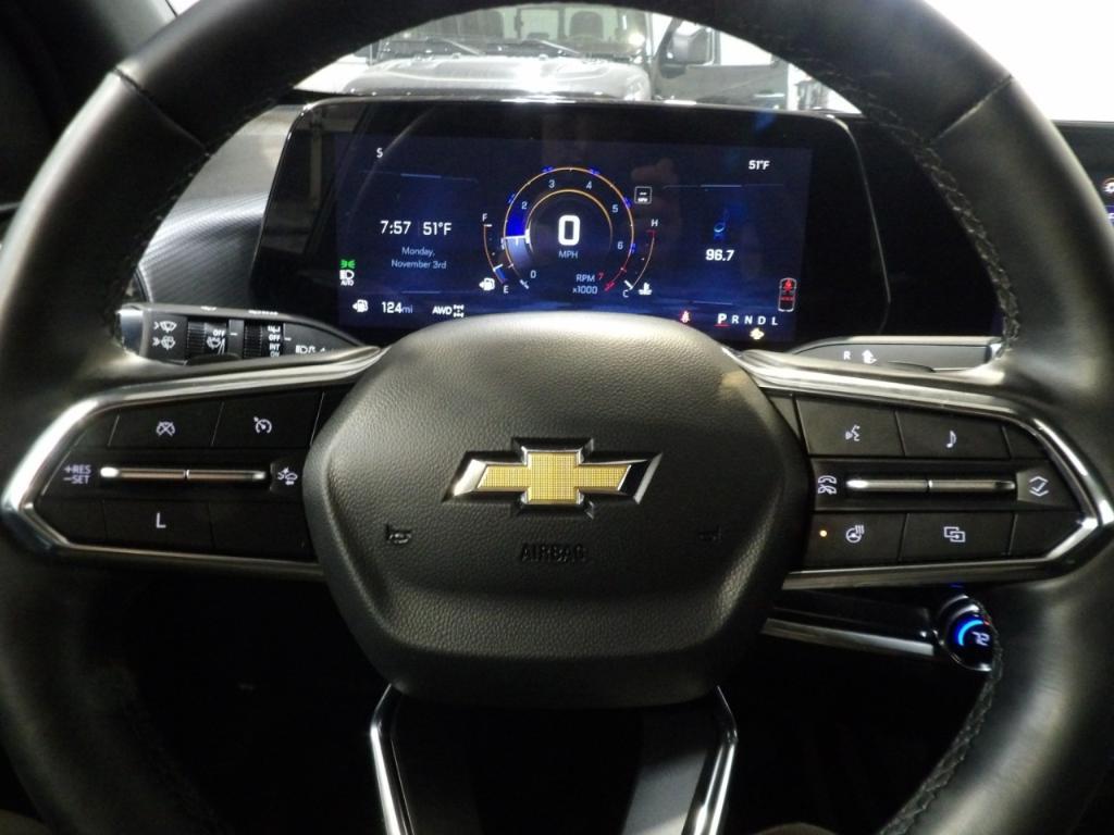 used 2025 Chevrolet Equinox car, priced at $28,399