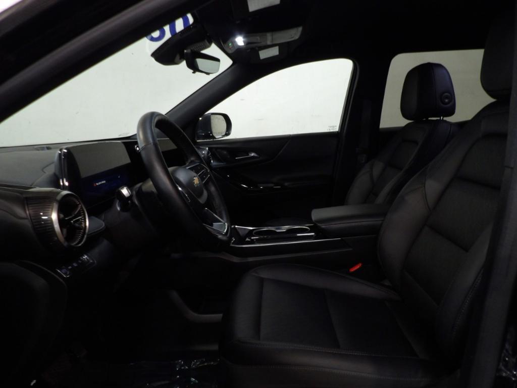 used 2025 Chevrolet Equinox car, priced at $28,399