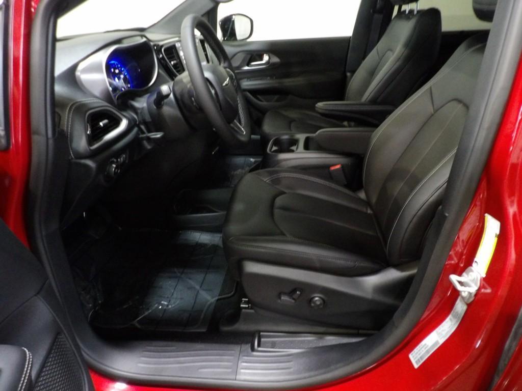 new 2025 Chrysler Pacifica car, priced at $47,935