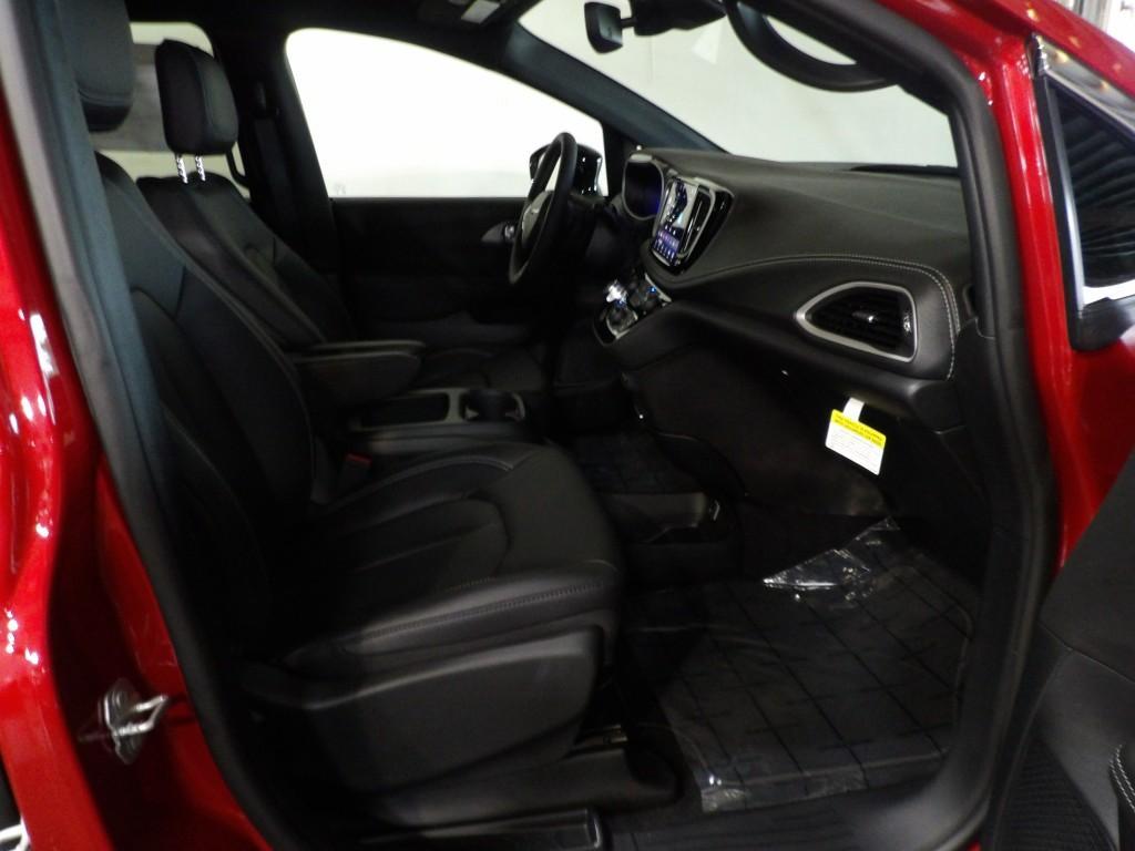 new 2025 Chrysler Pacifica car, priced at $47,935