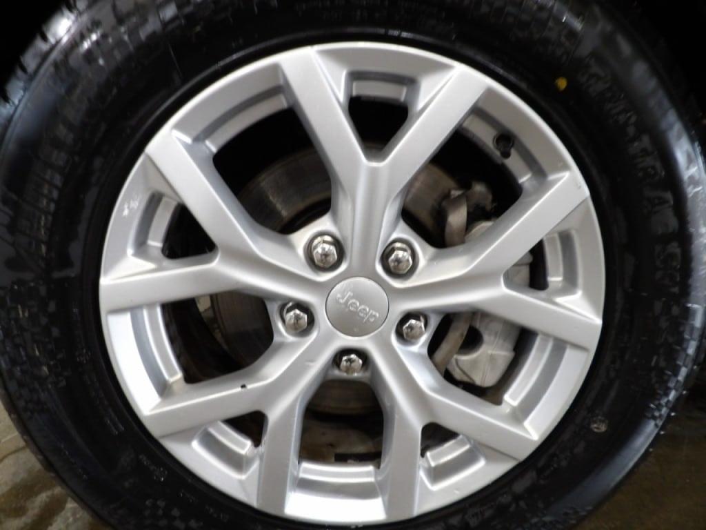 used 2023 Jeep Grand Cherokee car, priced at $28,499