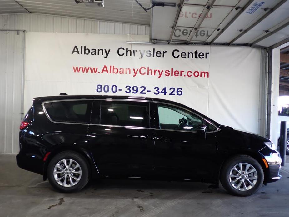 new 2024 Chrysler Pacifica car, priced at $39,506