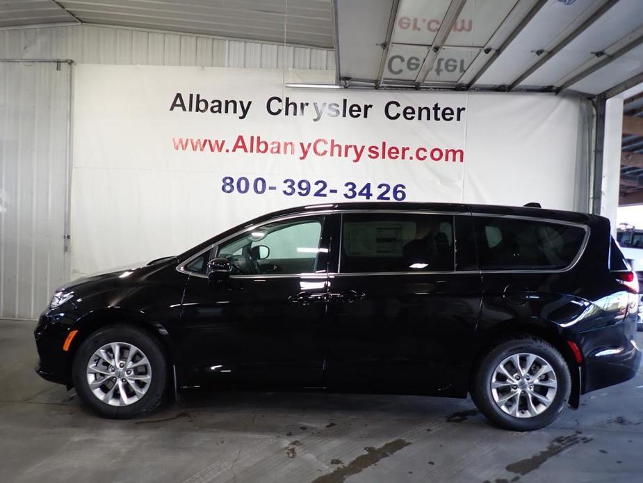 new 2024 Chrysler Pacifica car, priced at $39,506