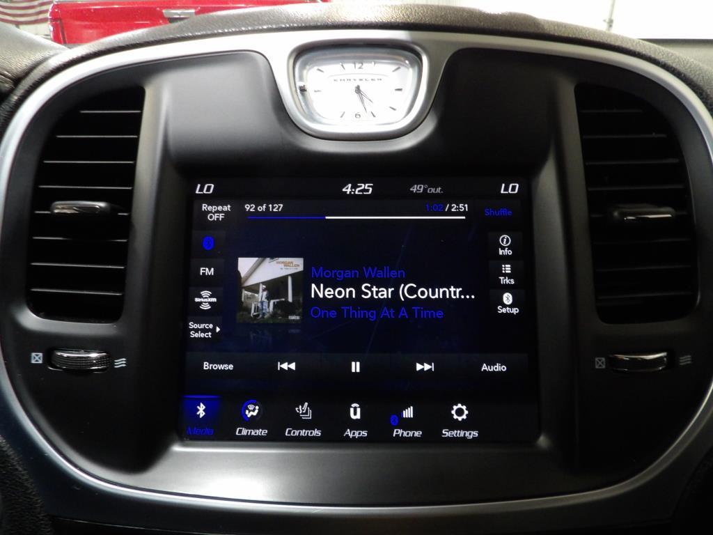 used 2022 Chrysler 300 car