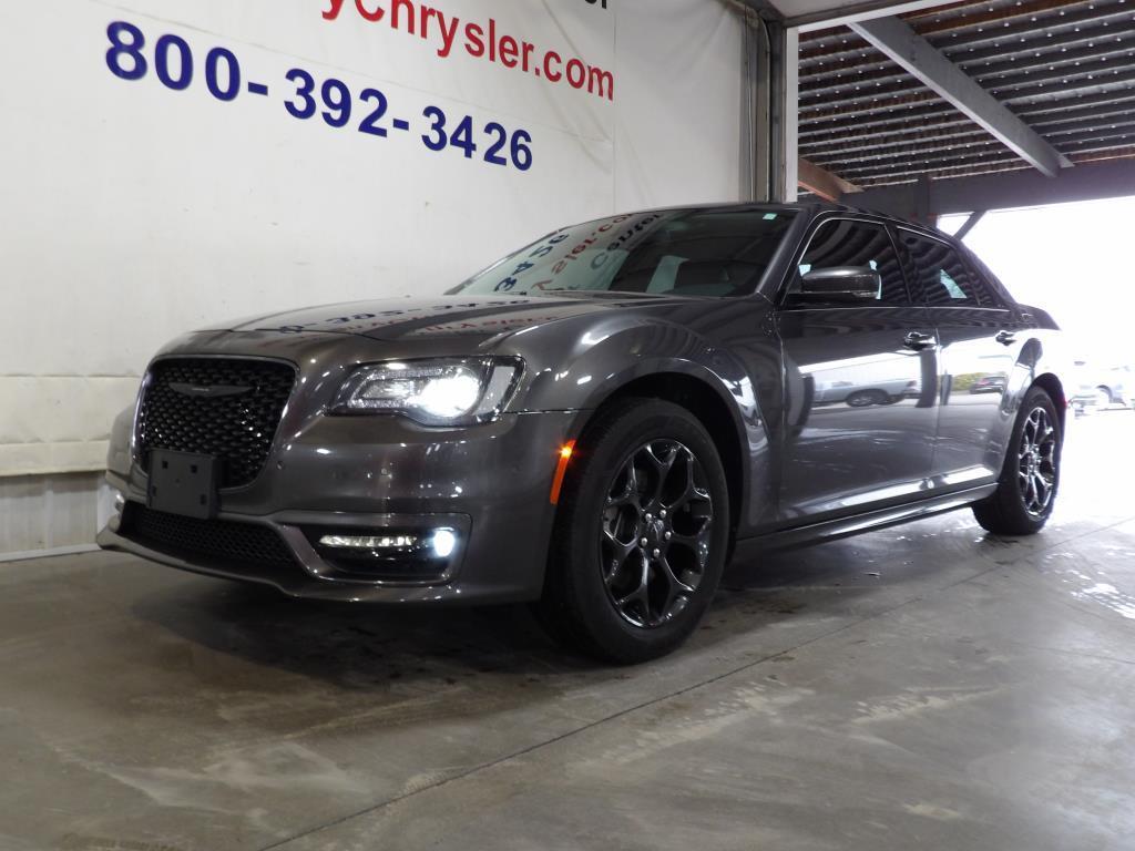 used 2022 Chrysler 300 car