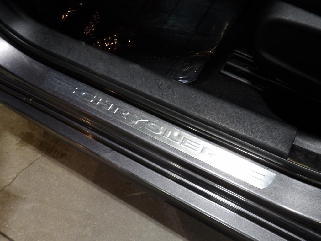 used 2022 Chrysler 300 car