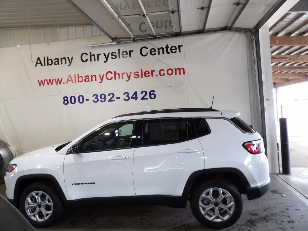new 2025 Jeep Compass car, priced at $30,165