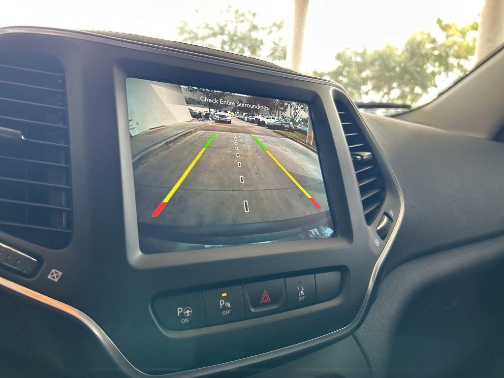 used 2023 Jeep Cherokee car, priced at $19,004