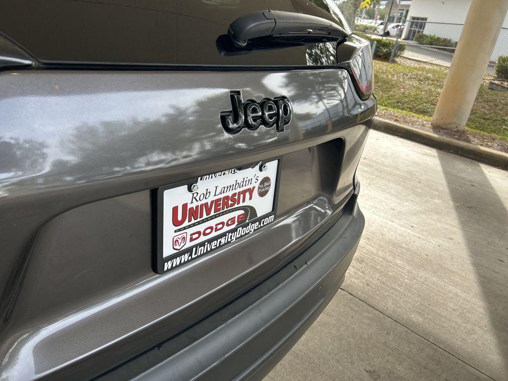 used 2023 Jeep Cherokee car, priced at $19,004