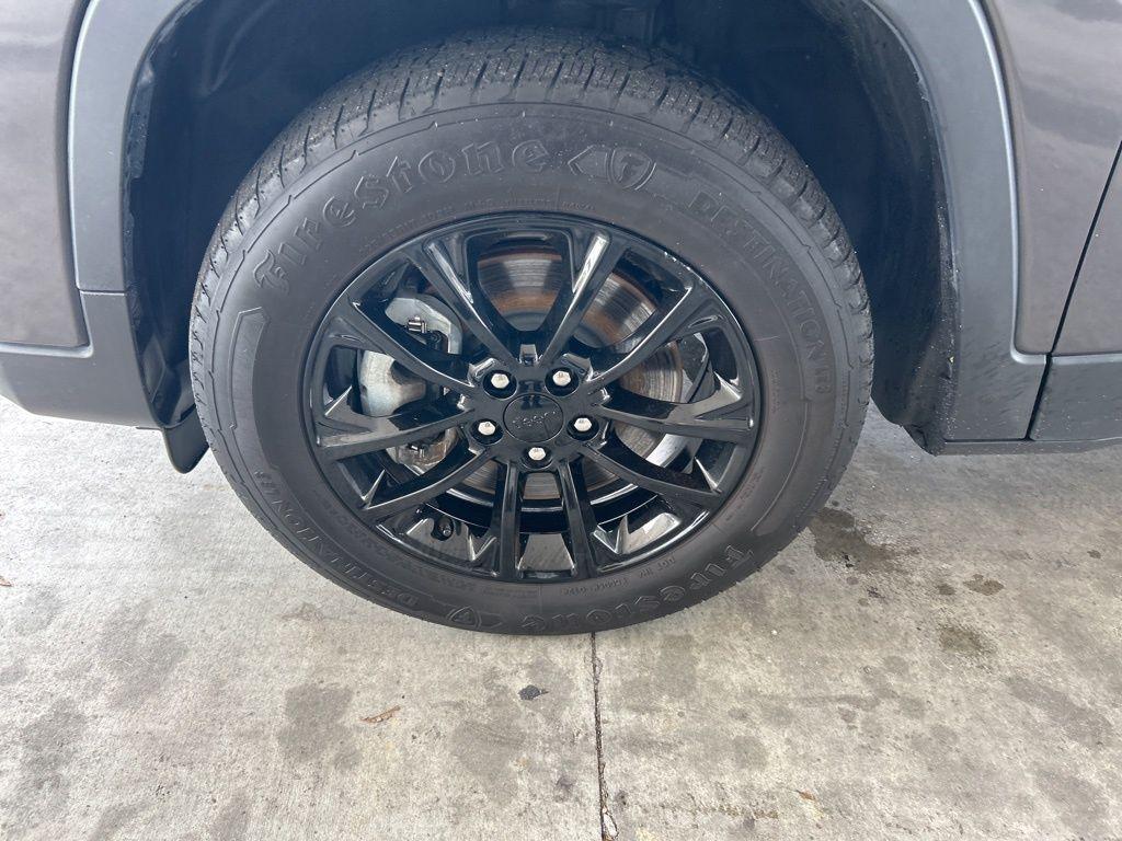 used 2023 Jeep Cherokee car, priced at $19,004