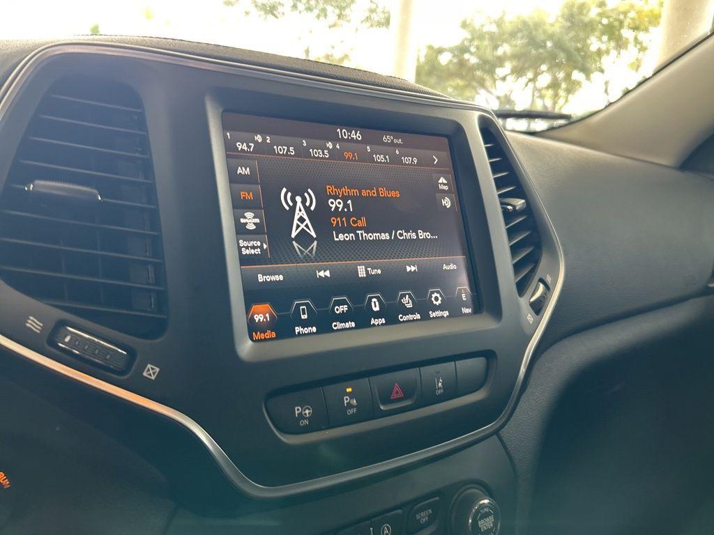 used 2023 Jeep Cherokee car, priced at $19,004