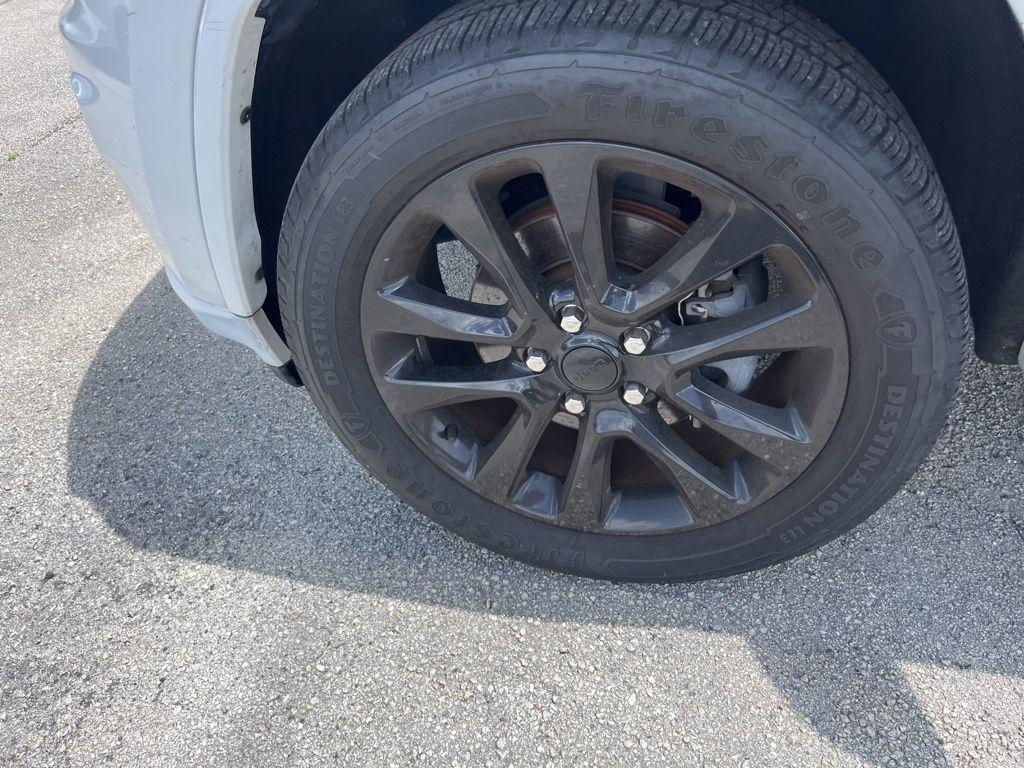 used 2017 Jeep Grand Cherokee car, priced at $15,988