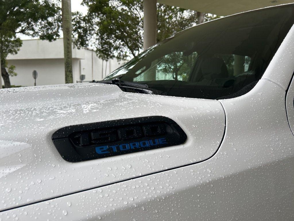 new 2025 Ram 1500 car, priced at $39,664