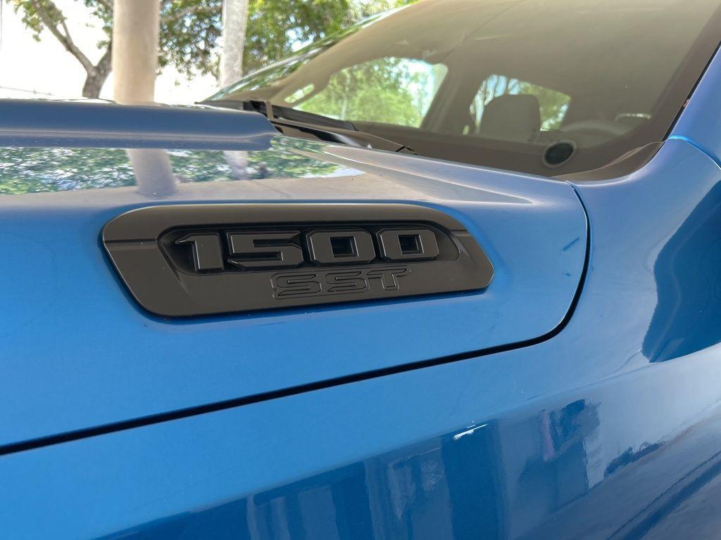 new 2025 Ram 1500 car, priced at $45,812