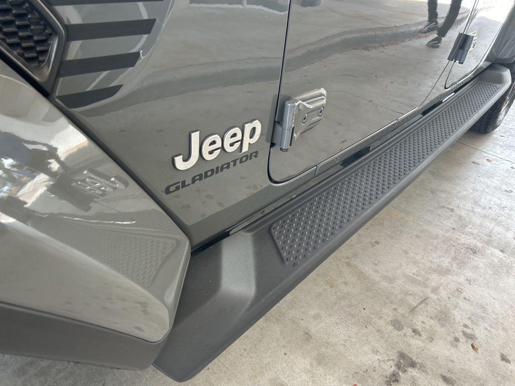 used 2021 Jeep Gladiator car, priced at $27,991