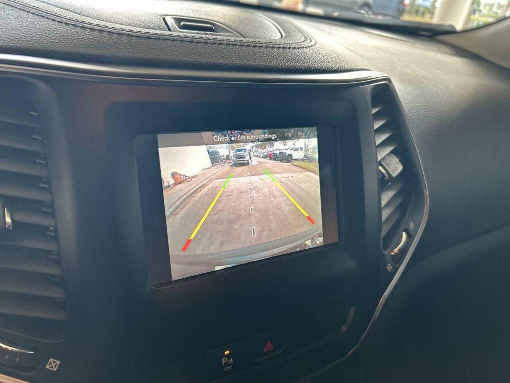 used 2019 Jeep Cherokee car, priced at $13,505