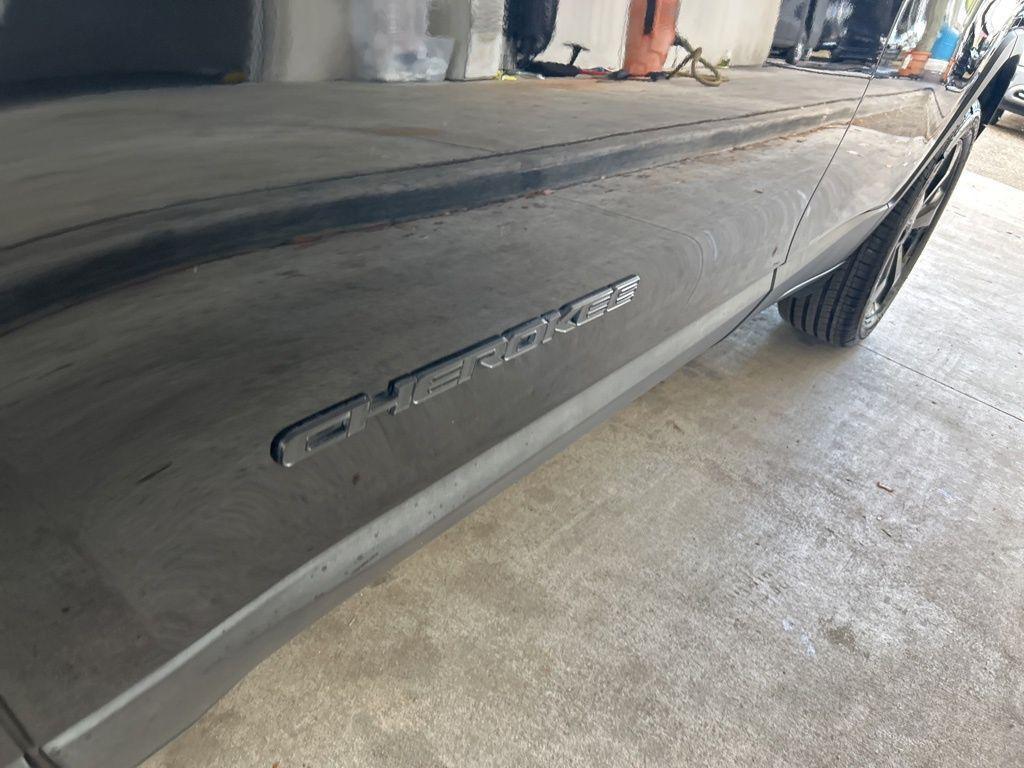 used 2019 Jeep Cherokee car, priced at $13,505