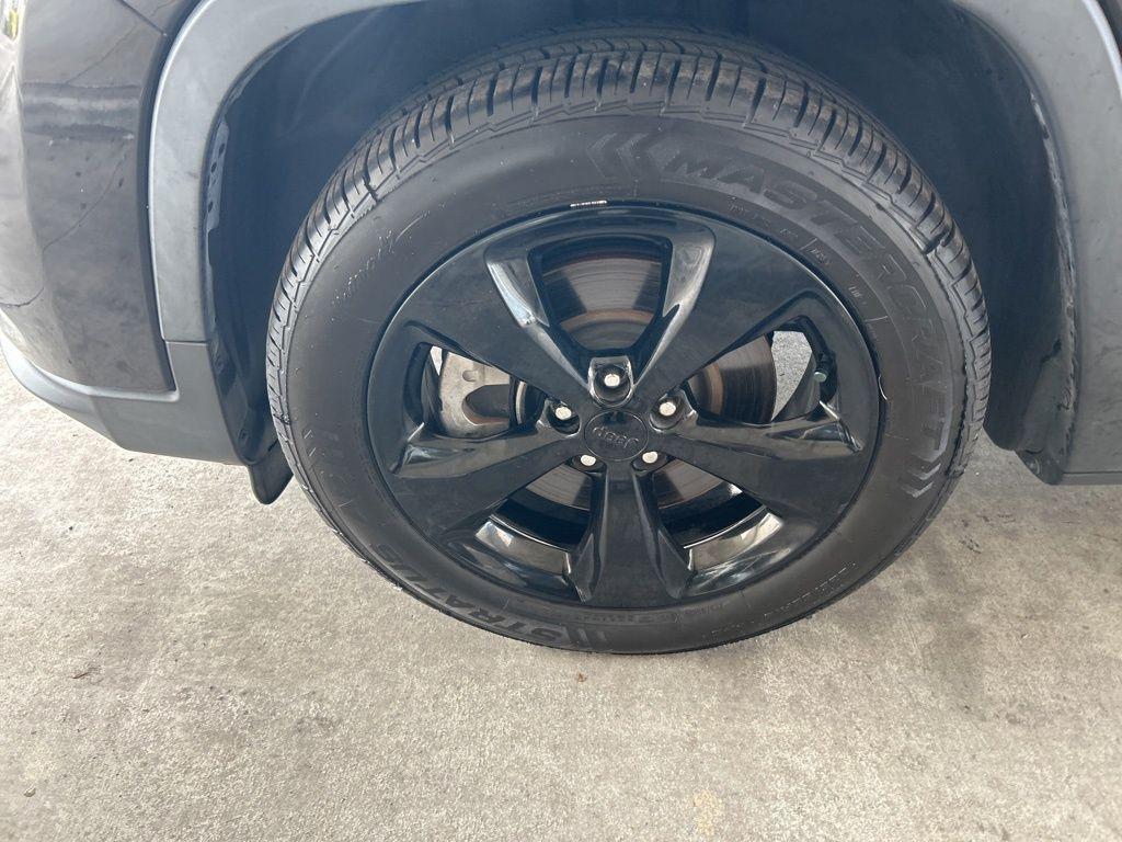 used 2019 Jeep Cherokee car, priced at $13,505