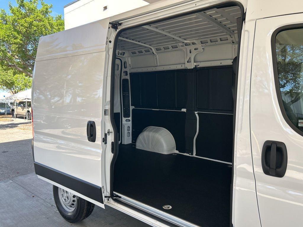 new 2025 Ram ProMaster 2500 car, priced at $49,458