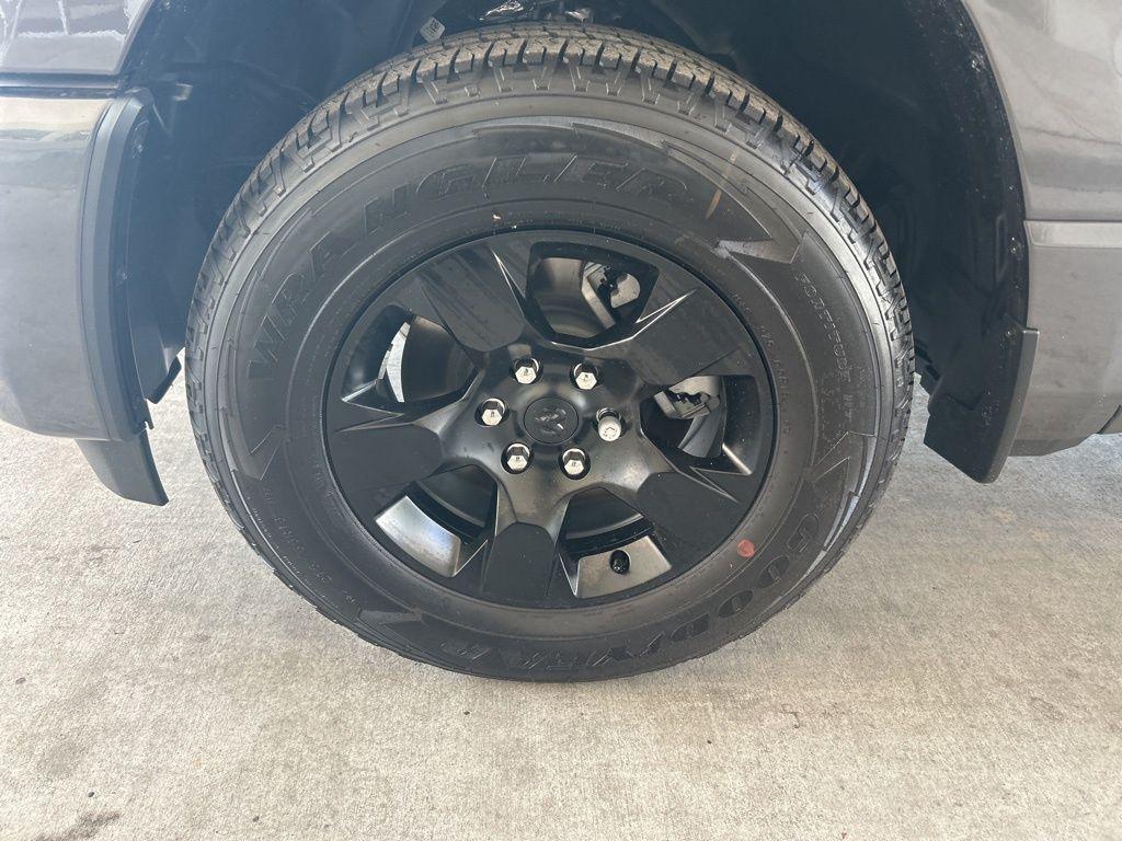 new 2025 Ram 1500 car, priced at $42,323