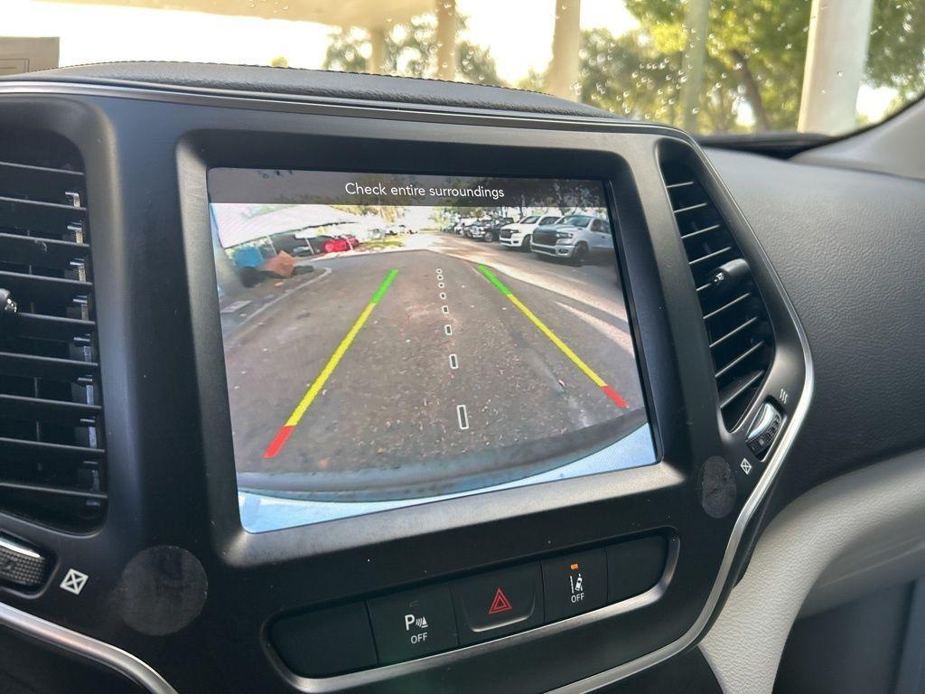 used 2022 Jeep Cherokee car, priced at $18,575