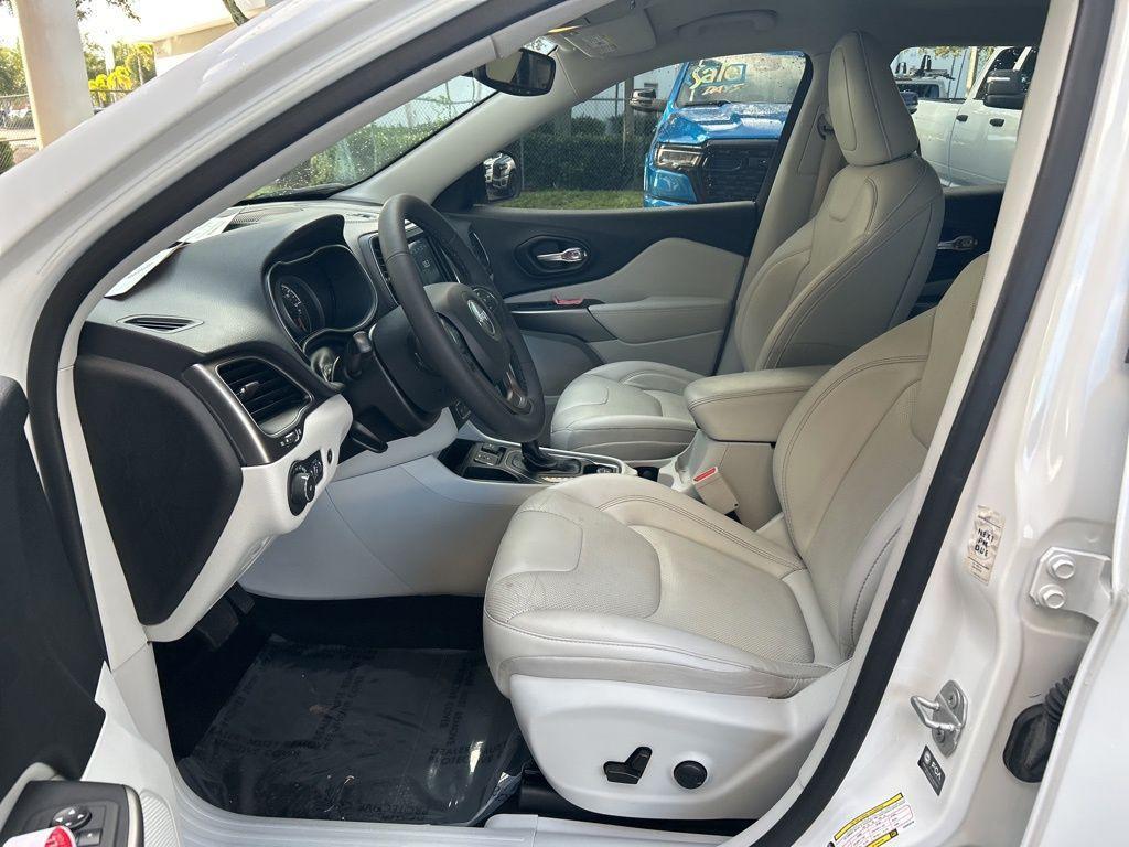 used 2022 Jeep Cherokee car, priced at $18,575