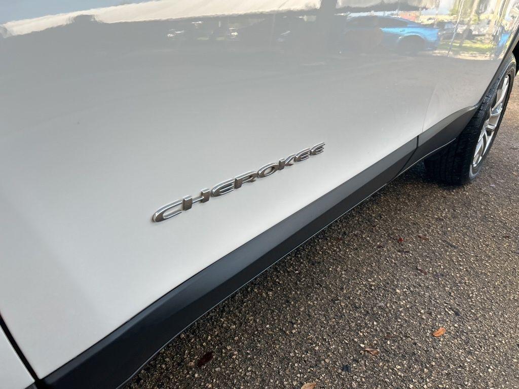 used 2022 Jeep Cherokee car, priced at $18,575