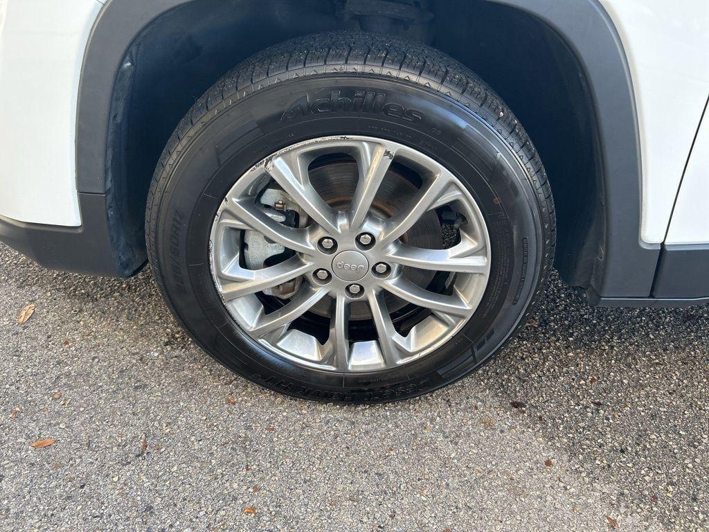 used 2022 Jeep Cherokee car, priced at $18,575