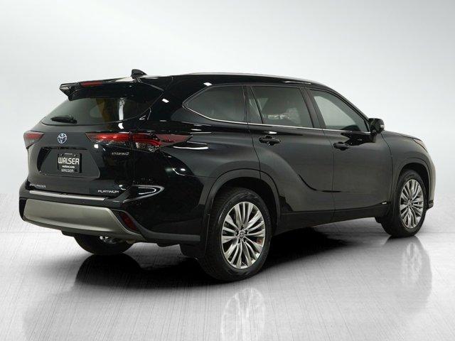 used 2024 Toyota Highlander Hybrid car, priced at $51,998