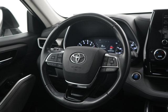 used 2021 Toyota Highlander car, priced at $32,998