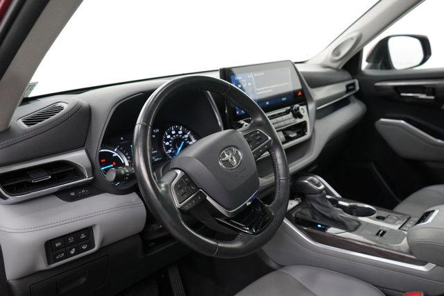 used 2021 Toyota Highlander Hybrid car, priced at $40,499