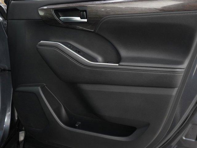 used 2020 Toyota Highlander Hybrid car, priced at $28,998