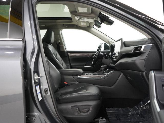 used 2020 Toyota Highlander Hybrid car, priced at $28,998