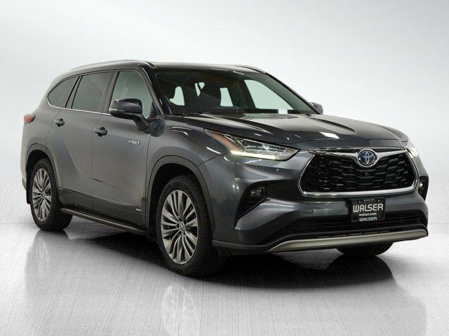 used 2020 Toyota Highlander Hybrid car, priced at $28,998