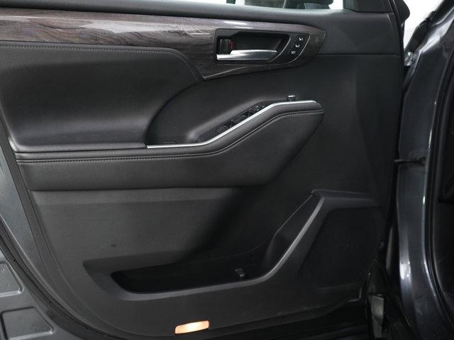 used 2020 Toyota Highlander Hybrid car, priced at $28,998